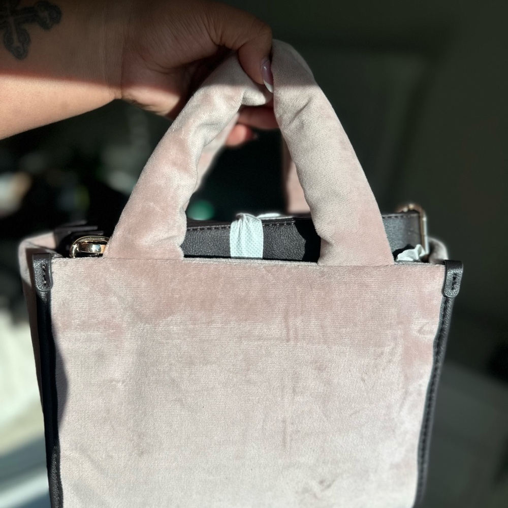 Juicy Couture Better Together Mini Bag
Brand new with tags - Picture 3 of 4